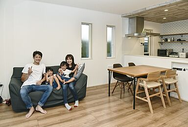 川木建設株式会社の施工事例「アクセントクロスを上手に使い、空間に変化を生み出す家」の画像4