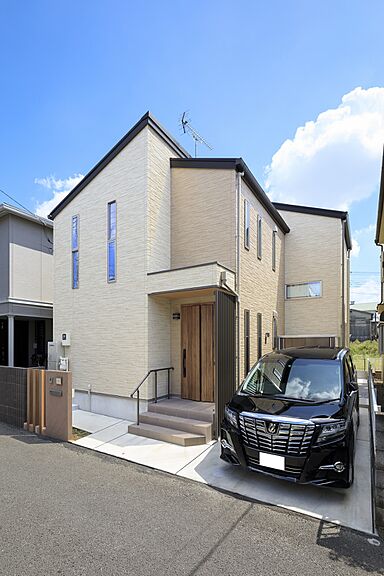 川木建設株式会社の施工事例「ベージュ系外観で落ち着くスタイリッシュな家」の画像