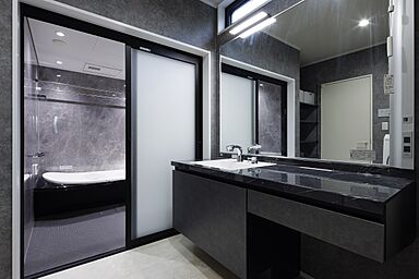 川木建設株式会社の施工事例「高級感あふれる、10帖の吹抜けリビングのある家」の画像4