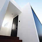 シンプルモダンスタイルの玄関 一級建築士事務所ビー・ツーの事例画像