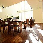 カフェスタイルのリビング 一級建築士事務所ビー・ツーの事例画像