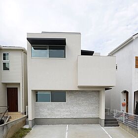 一級建築士事務所ビー・ツーの施工事例「都市型モダン住宅。デザインと機能美を両立した導線快適な家(Case203)」の画像1