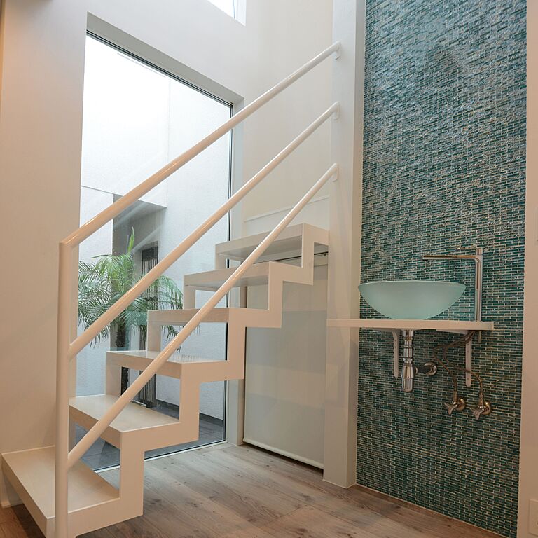 一級建築士事務所ビー・ツーの公式画像_階段3