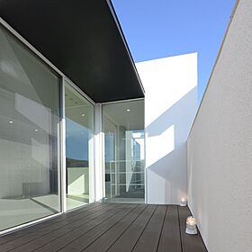 一級建築士事務所ビー・ツーの施工事例「都市型モダン住宅。デザインと機能美を両立した導線快適な家(Case203)」の画像3