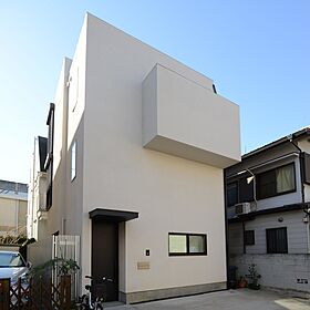 一級建築士事務所ビー・ツーの施工事例「空間を有効活用。光と風を取り込む、都会のミニマルデザインハウス(Case192)」の画像1