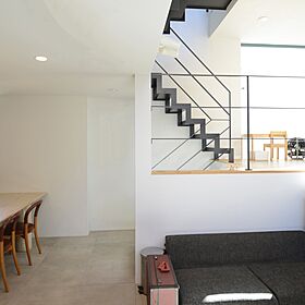 一級建築士事務所ビー・ツーの施工事例「空間を有効活用。光と風を取り込む、都会のミニマルデザインハウス(Case192)」の画像4