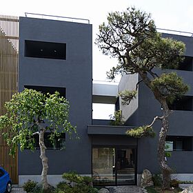 一級建築士事務所ビー・ツーの施工事例「都会の喧騒を忘れる、収益性と居住性を高めたモダン賃貸住宅(Case194)」の画像1