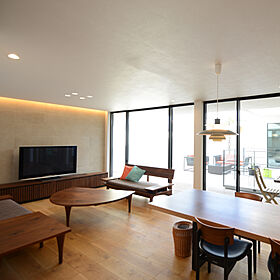 一級建築士事務所ビー・ツーの施工事例「仕事・趣味全て楽しむ。光と緑が癒すプライベートバルコニーある家(Case207)」の画像2