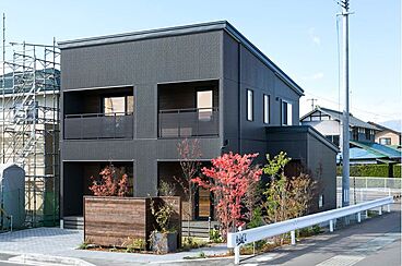 シュガーホームの施工事例「風と光を感じる大開口窓と吹抜けの家」の画像