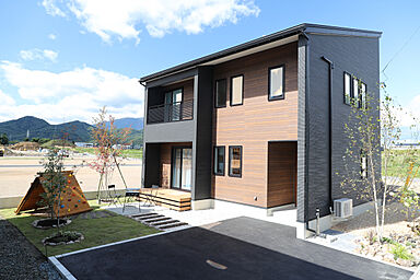 シュガーホーム盛岡店の施工事例「アースカラーを中心に、遊び心溢れる家」の画像