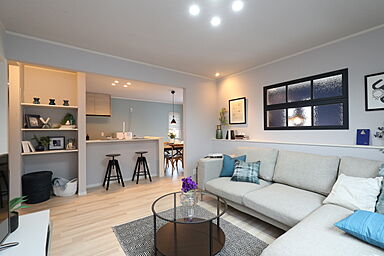 シュガーホーム盛岡店の施工事例「読書もできるカフェスペースのある家」の画像1