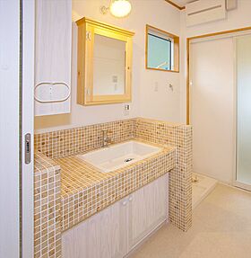 有限会社鳥越住建の施工事例「白とレンガ色の南欧風住宅」の画像6