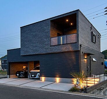 有限会社鳥越住建の施工事例「美容室併用ビルトインガレージのある家」の画像
