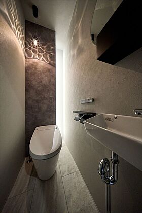 有限会社鳥越住建の施工事例「美容室併用ビルトインガレージのある家」の画像4