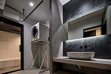 有限会社鳥越住建の施工事例「美容室併用ビルトインガレージのある家」の画像5