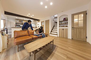 サンワ設計株式会社の施工事例「漆喰の塗り壁に癒される「集まる家」」の画像1