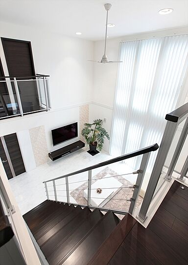 サンワ設計株式会社の施工事例「ホテルの高級感、吹き抜けリビングの家」の画像2