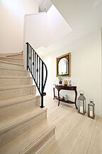 ホテルライクスタイルの玄関 サンワ設計株式会社の事例画像