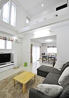 シンプルモダンスタイルのリビング サンワ設計株式会社の事例画像