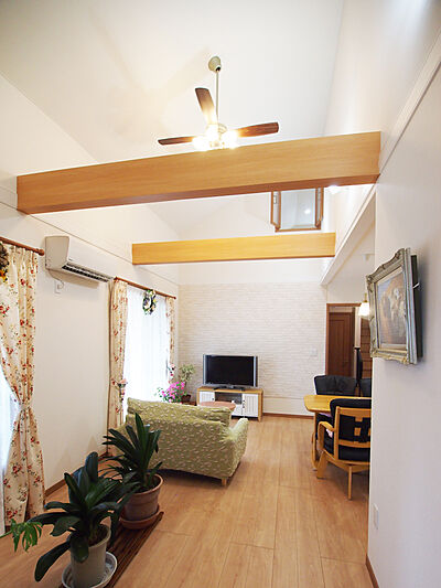 木の家スタイルのリビング サンワ設計株式会社の事例画像