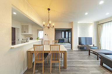 サンワ設計株式会社の施工事例「地中海風デザインが目を惹く 家族が自然に集まる二世帯住宅」の画像5