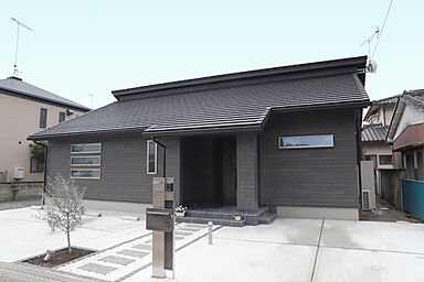 サンワ設計株式会社の施工事例「家族と愛犬が楽しく暮らす 広々ウッドデッキのある平屋」の画像