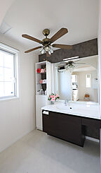 シンプルモダンスタイルの洗面所 サンワ設計株式会社の事例画像