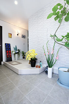 サンワ設計株式会社の施工事例「愛犬たちとの快適な暮らしを実現 ともに安心してくつろげる家」の画像1