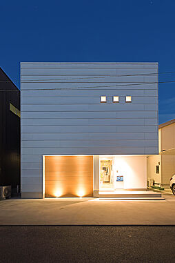 平屋生活の施工事例「久留米市に建つガレージ兼オフィス」の画像