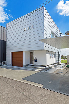 3rd.Cafe LIVING STYLEの施工事例「久留米市に建つガレージ兼オフィス」の画像5