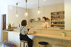 3rd.Cafe LIVING STYLEの施工事例「古賀市に立つサロン併用の店舗住宅」の画像1