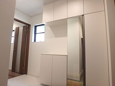 日動建設株式会社の施工事例「船橋市駿河台 木目を生かした家」の画像1