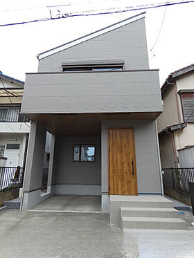 日動建設株式会社の施工事例「船橋市 狭小住宅 ビルトインガレージのある家」のメイン画像