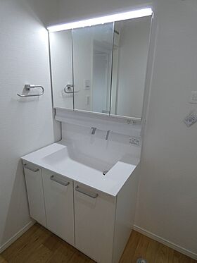 日動建設株式会社の施工事例「船橋市 狭小住宅 ビルトインガレージのある家」の画像6