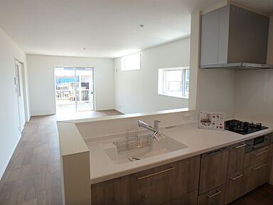 日動建設株式会社の施工事例「スタイリッシュなデザインと機能性の融合した外観」の画像3