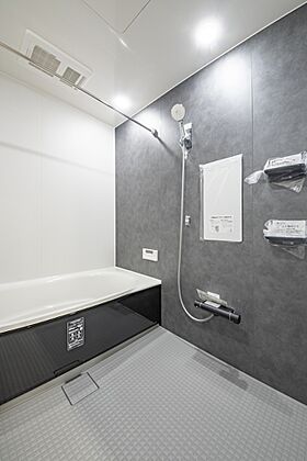 日動建設株式会社の施工事例「青空に映える、シャープで美しい佇まい。家族の未来を描くモダンな住まい」の画像5