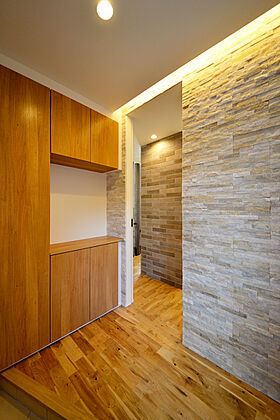 DETAIL HOME(ディテールホーム)の施工事例「オープンガレージとスキップフロアのある家」の画像1