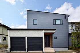 DETAIL HOME(ディテールホーム)の施工事例「インナーガレージと中庭のあるお家」のメイン画像