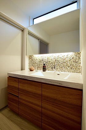 DETAIL HOME(ディテールホーム)の施工事例「インナーガレージと中庭のあるお家」の画像4