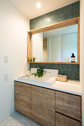 DETAIL HOME(ディテールホーム)の施工事例「やさしい光と風をまとう家」の画像4