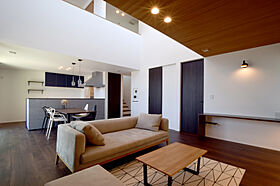 DETAIL HOME(ディテールホーム)の施工事例「ダイニング中心の機能美な間取り」の画像1