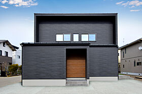 DETAIL HOME(ディテールホーム)の施工事例「ダークグレーのキッチンが主役のお家」のメイン画像