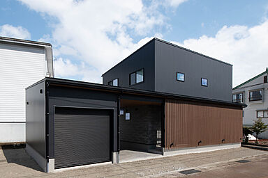 DETAIL HOME(ディテールホーム)の施工事例「街並みに調和した住まい」の画像