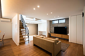 DETAIL HOME(ディテールホーム)の施工事例「街並みに調和した住まい」の画像1