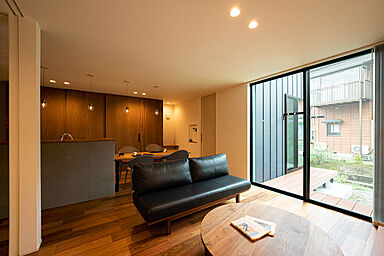 DETAIL HOME(ディテールホーム)の施工事例「外に閉じたプライベートガーデンのある家」の画像1