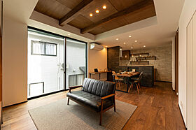 DETAIL HOME(ディテールホーム)の施工事例「変形敷地に建つこだわりのコンパクトハウス」の画像1