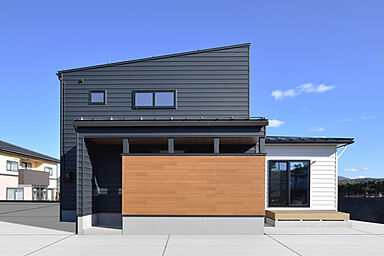 DETAIL HOME(ディテールホーム)の施工事例「2つのウッドデッキがある暮らし」の画像