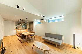 DETAIL HOME(ディテールホーム)の施工事例「ブラックガルバ、無垢床で魅せる耐震等級3の丁度良いお家」の画像1