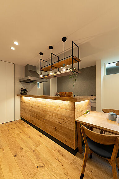 DETAIL HOME(ディテールホーム)の施工事例「ブラックガルバ、無垢床で魅せる耐震等級3の丁度良いお家」の画像2