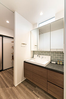 DETAIL HOME(ディテールホーム)の施工事例「仲間が集まるゆったりインナーガレージの家」の画像5